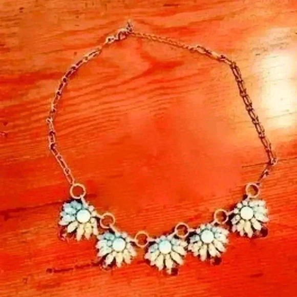 UNIQUE FLOWER NECKLACE - ADJUSTABLE - Picture 3 of 5